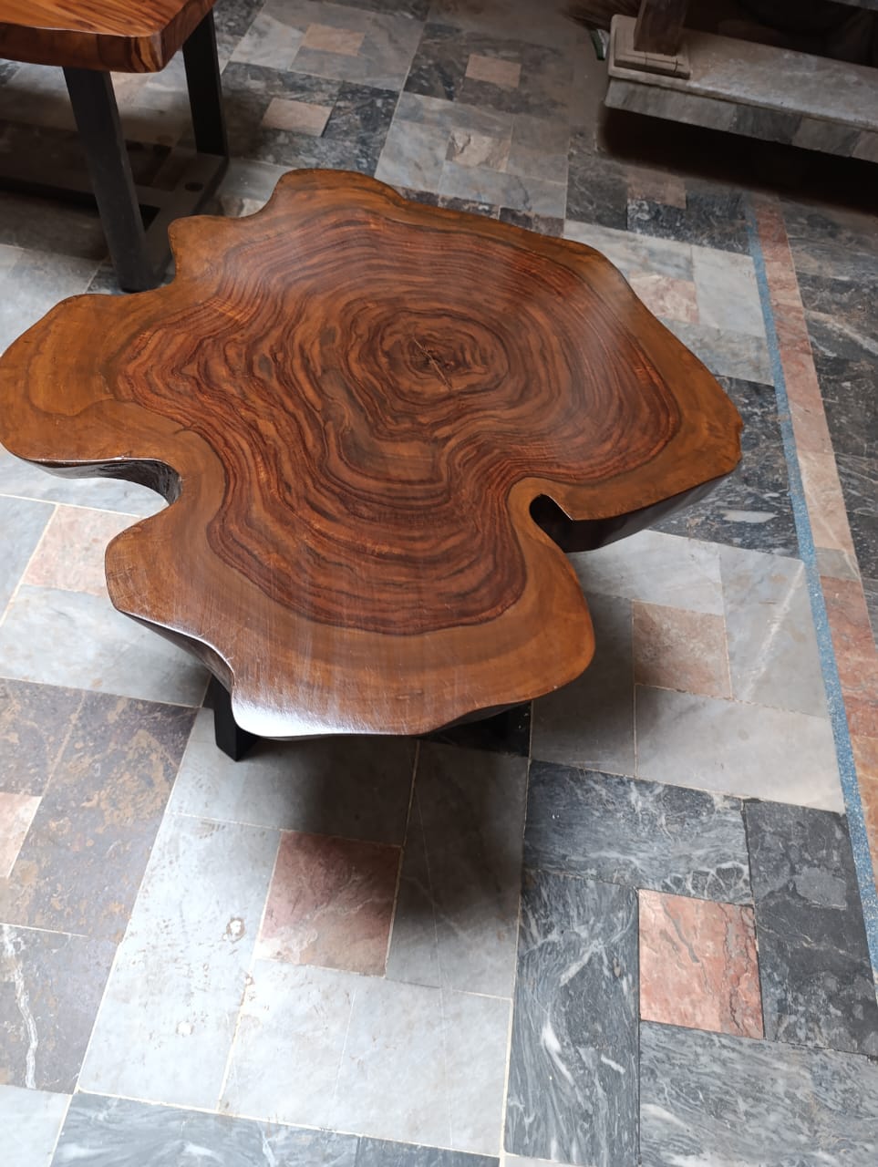 Live Edge Central Round Table