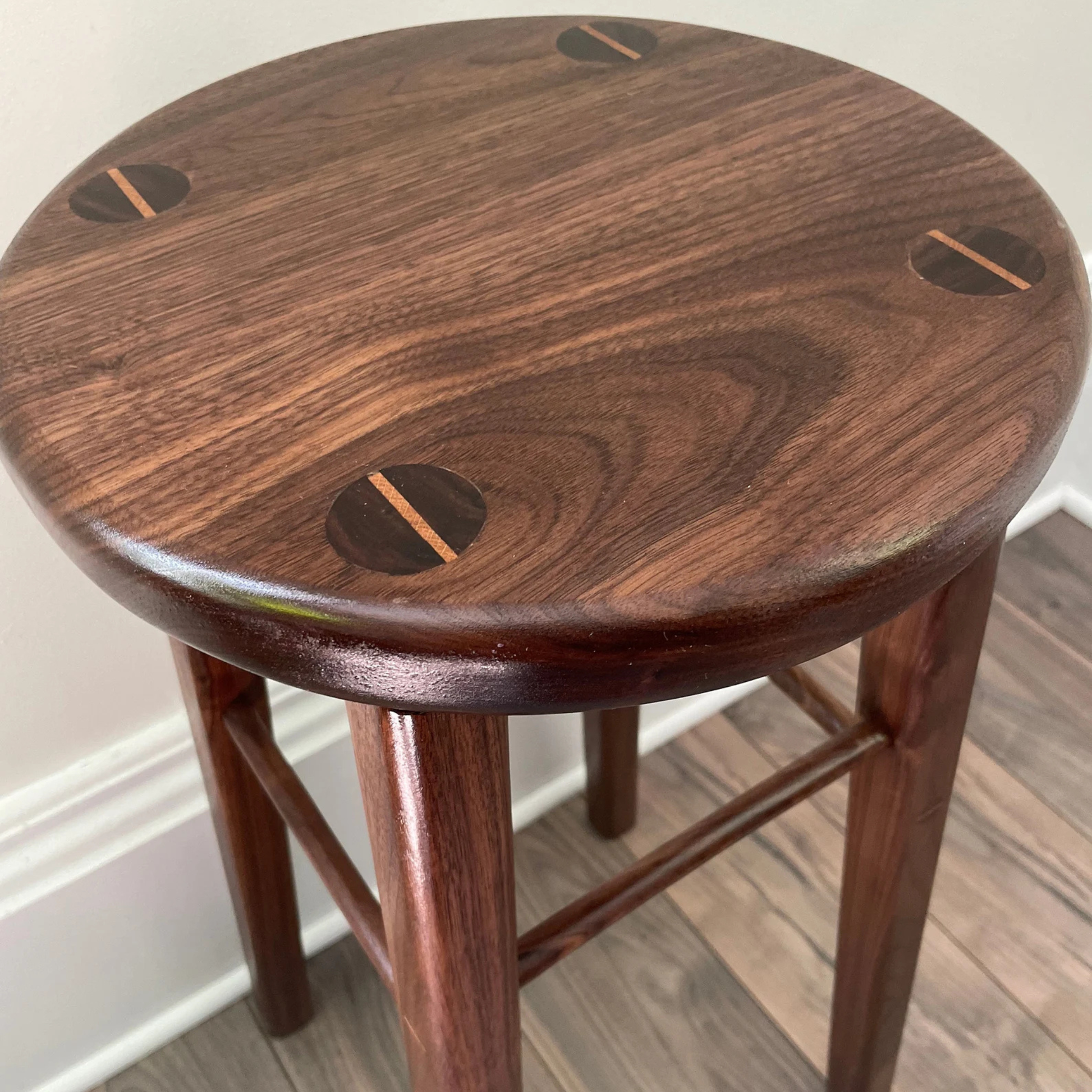 Handcrafted Solid Sheesham Wood Barstools – Minimalist Design by Adaptivo