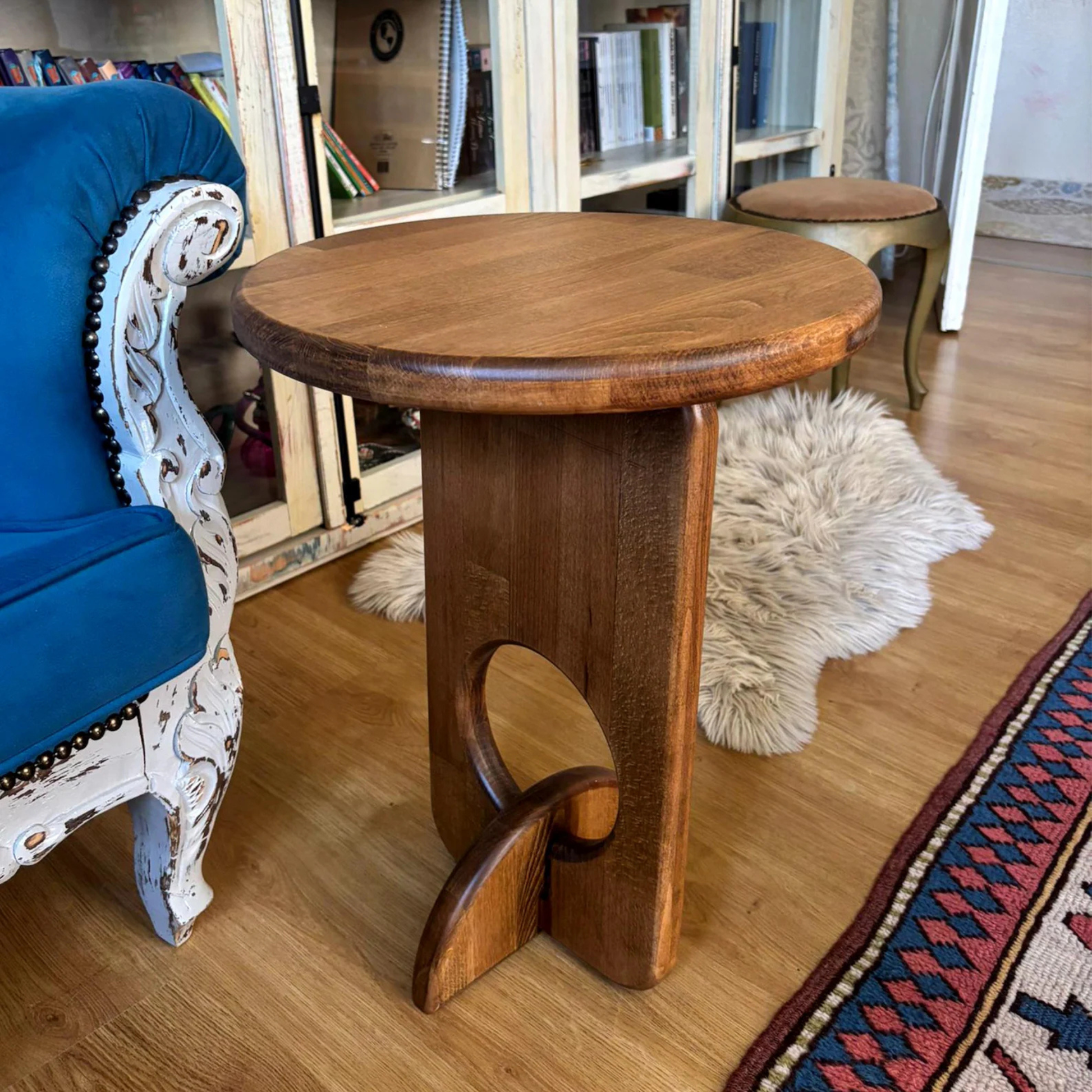 Round solid wood end table 15.7 inch width natural finish