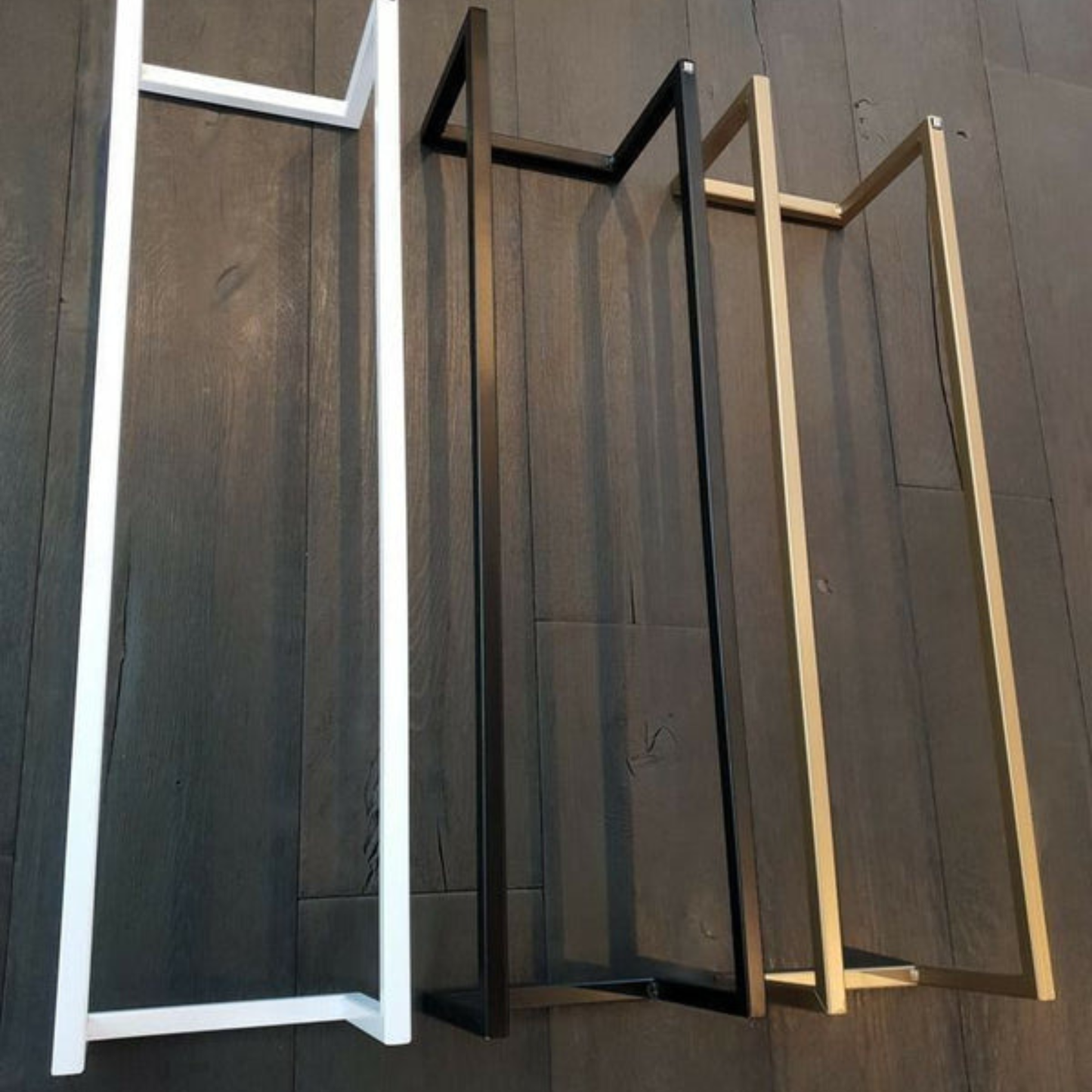 Stylish Metal Bathroom Towel Shelf with Storage Rack – Modern Wall-Mounted Design by Adaptivo Furniture