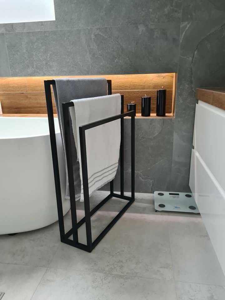 Rust-resistant 3 tier metal towel stand for bathroom towels