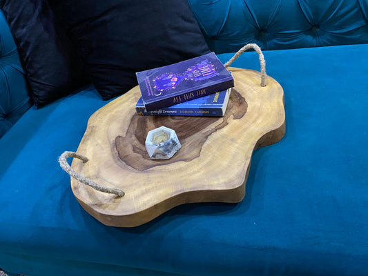 Front view of Sheesham live edge tray with rustic rope handles – Adaptivo Furniture