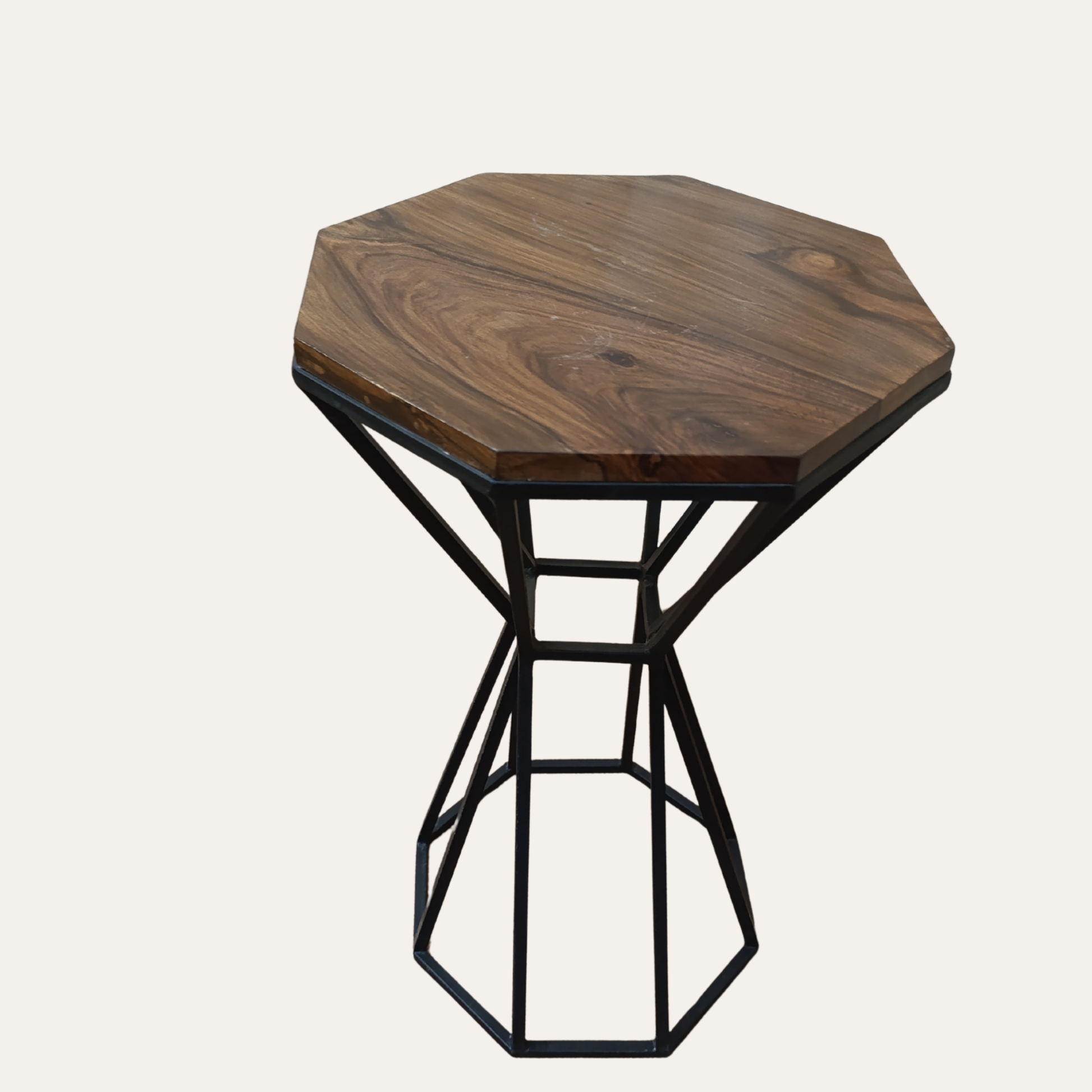 Close-up of Sheesham wood tabletop with metal legs – Modern rustic accent table